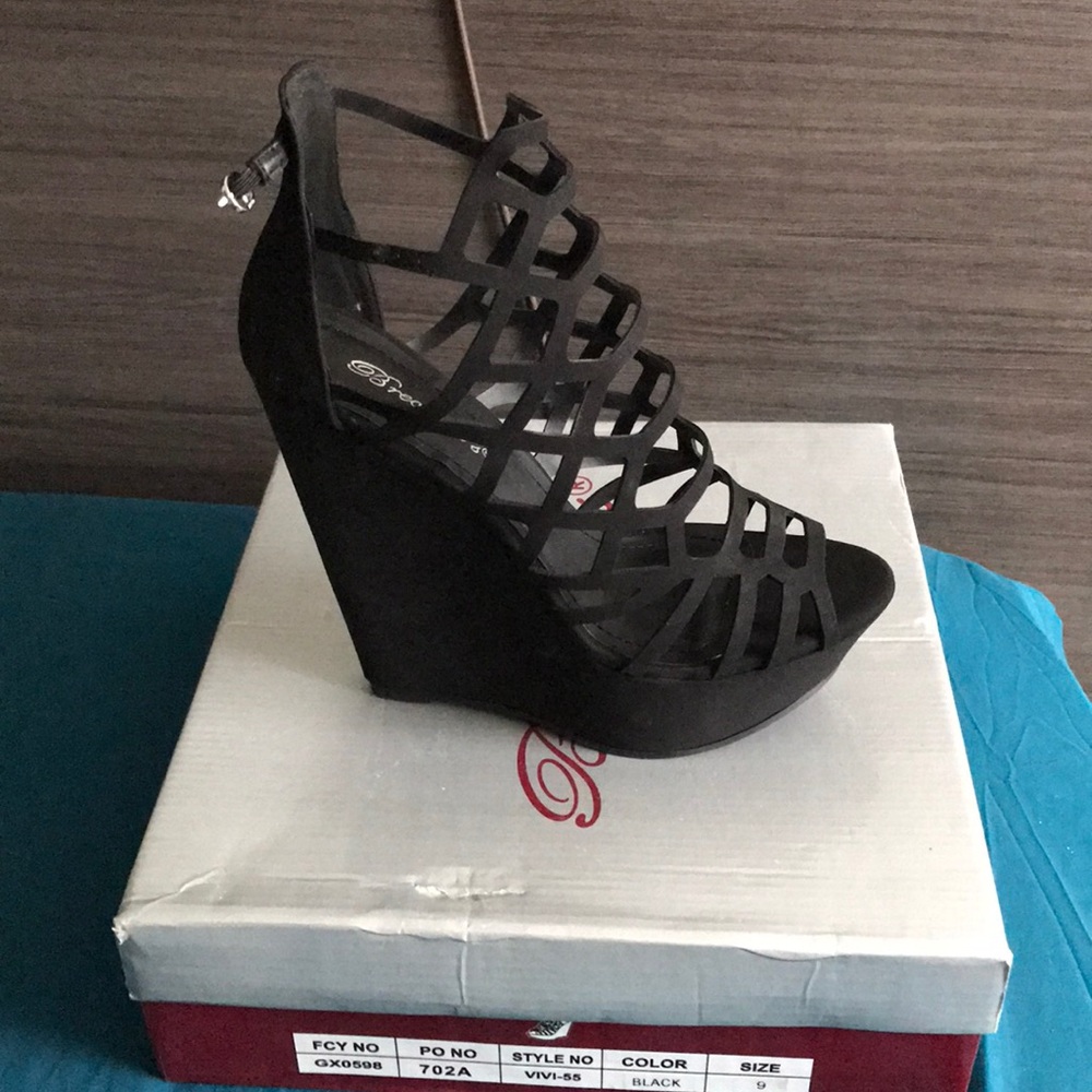 Brand New Breckelle’s Wedge Heels